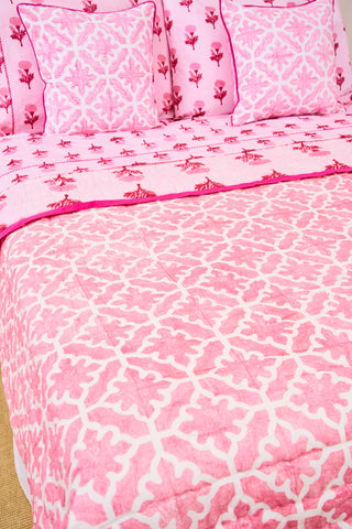 Roller Rabbit Red/Pink Marigold Stripe/Monaco Pool Quilt