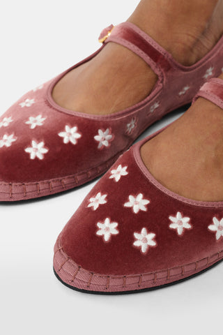 The FLABELUS Daisy Embroidery Mary Jane features dusty pink embroidered velvet, an ankle strap with a gold buckle, and white and pink daisy accents along the top and side, shown on a plain white background.
