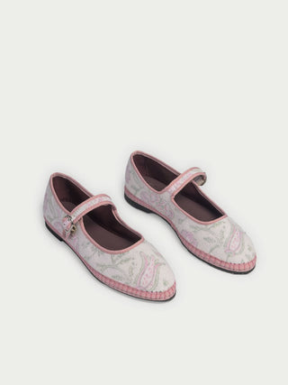 The Camellia Block Mary Jane by FLABELUS is a handmade pink and white floral shoe with a buckle strap, shown on a white background. This Spanish design combines charming details with comfort.
